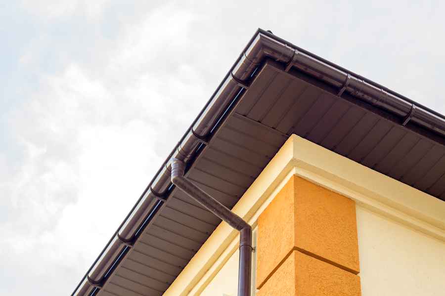 The Pros and Cons of Seamless Gutters in Bellaire, TX