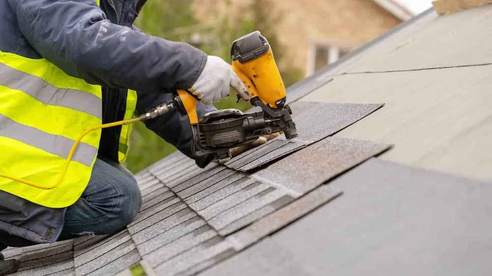 Roof Repair vs Roof Replacement in Houston